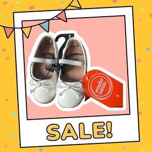 Wonder Nation Silver Bow Kids Dress Shoes. Size 5. NWT in box.